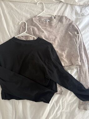 SET OF 2 Cotton citizen  long sleeve cropped tshirt  - Black and Taupe